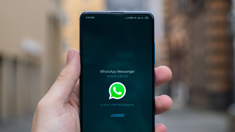 iOS App 的正式发布提升了与 WhatsApp 的信息交流